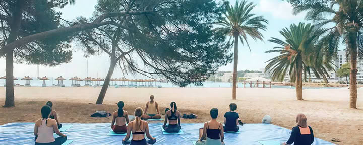 Yoga en la playa