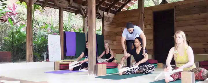 Formación de profesores de terapia de yoga de 200 horas