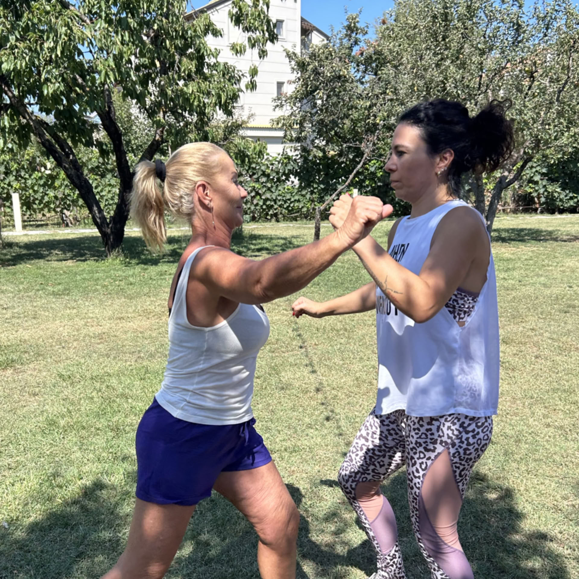 Encuentra tu fuerza: yoga y defensa personal junto al lago Ohrid