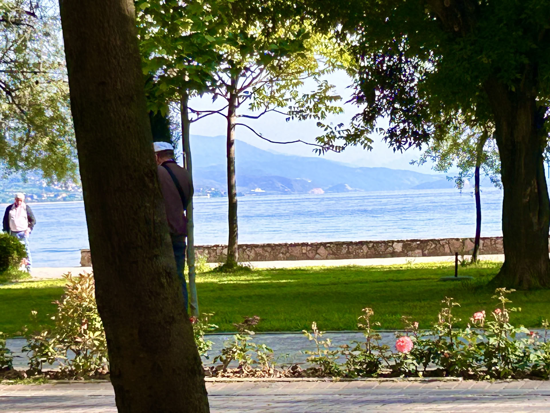 Encuentra tu fuerza: yoga y defensa personal junto al lago Ohrid