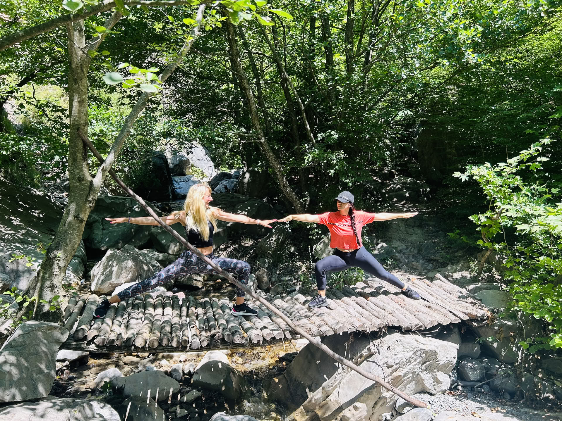 Energía de la cascada: recárgate y reconecta en exuberantes paisajes de montaña