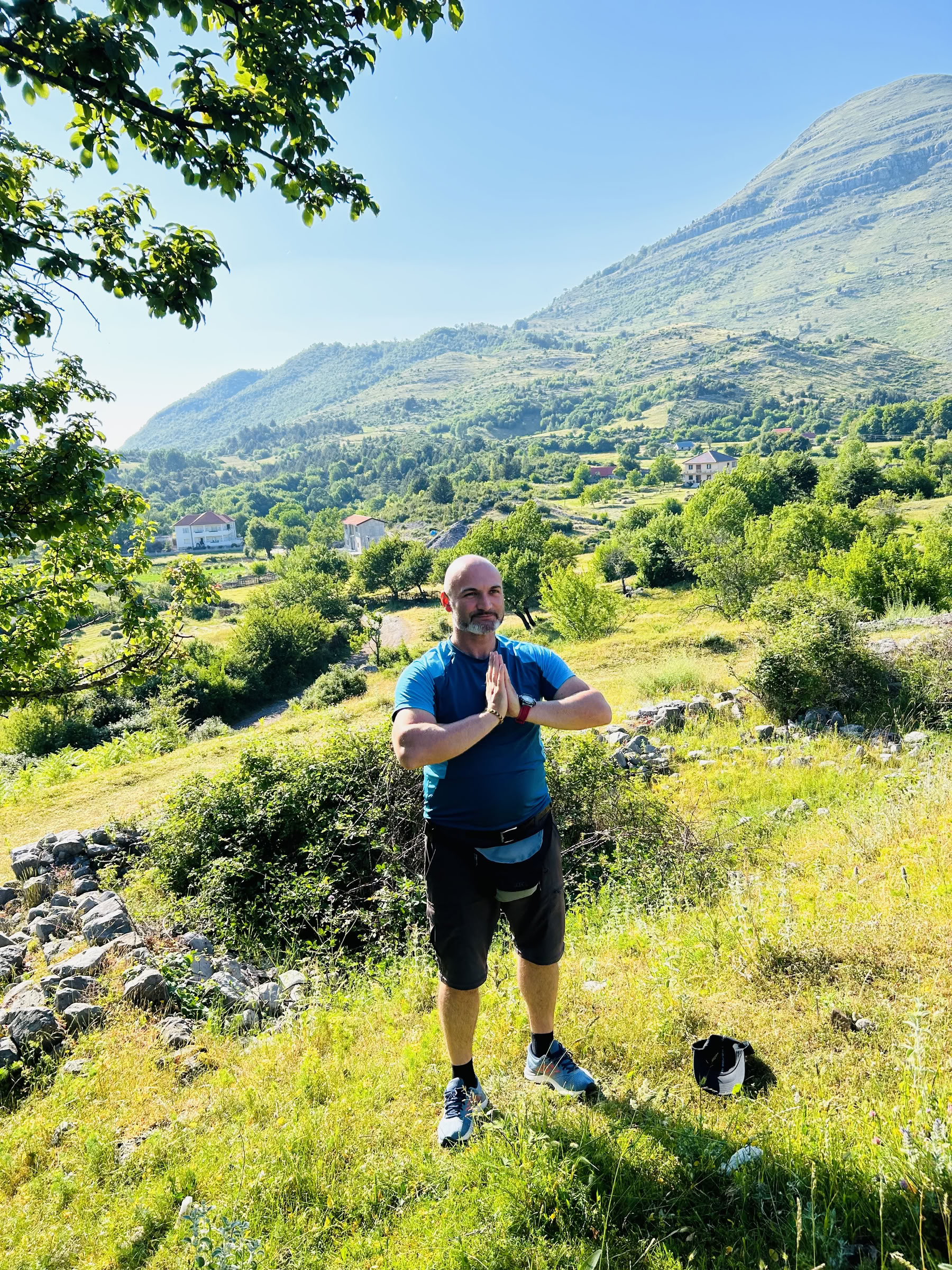 Retiro de bienestar Razma Mountain para la armonía cuerpo-mente