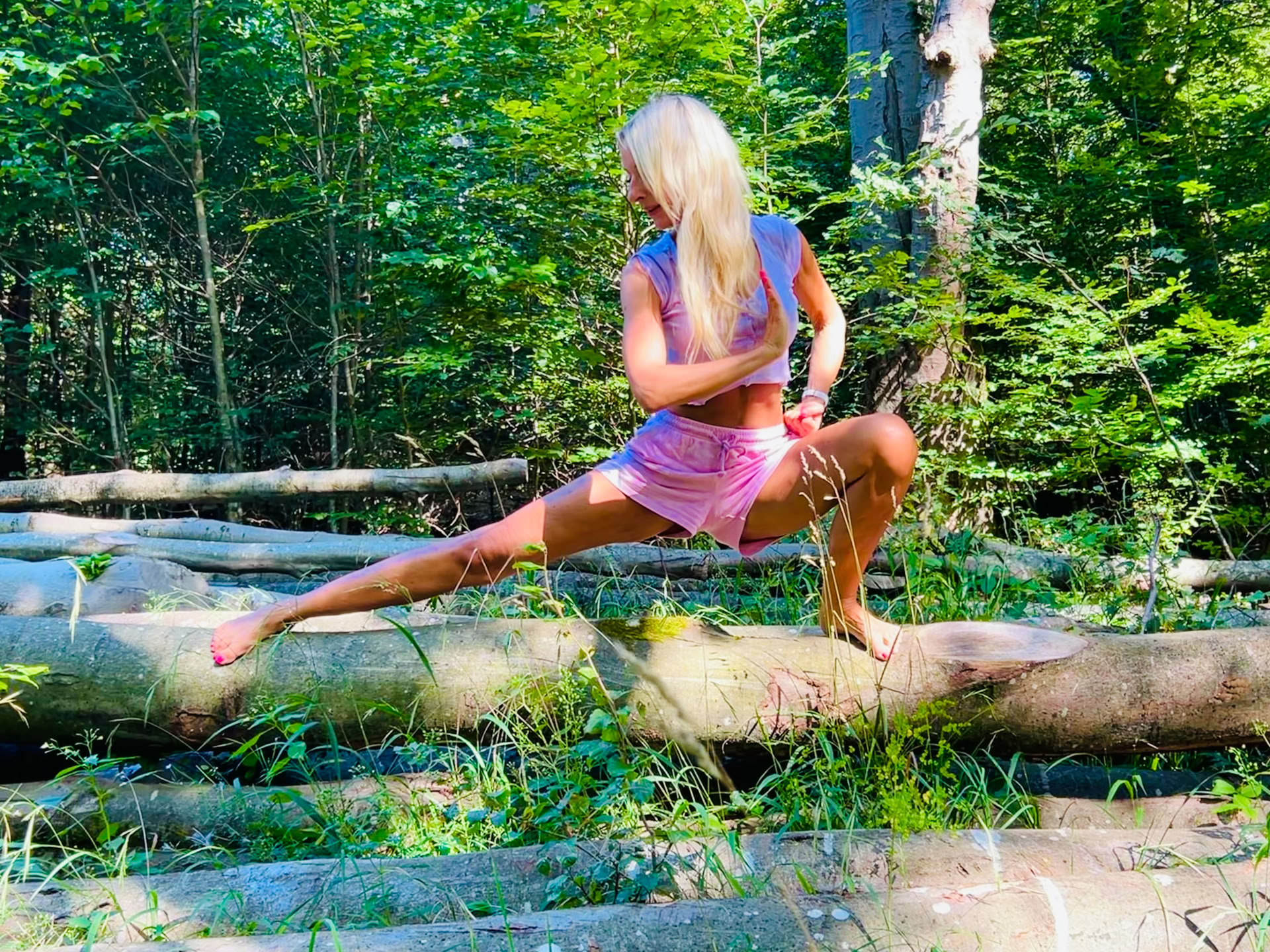 Enraizado en la naturaleza: un retiro de yoga y qi gong bajo los árboles