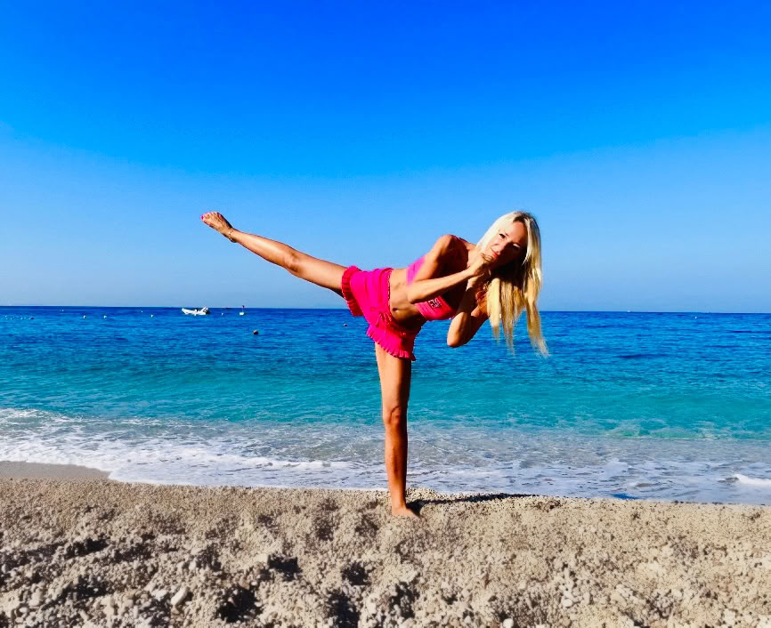 Guerrero Costero: Un Retiro de Artes Marciales y Yoga Frente a la Playa en la Playa de Divjaka