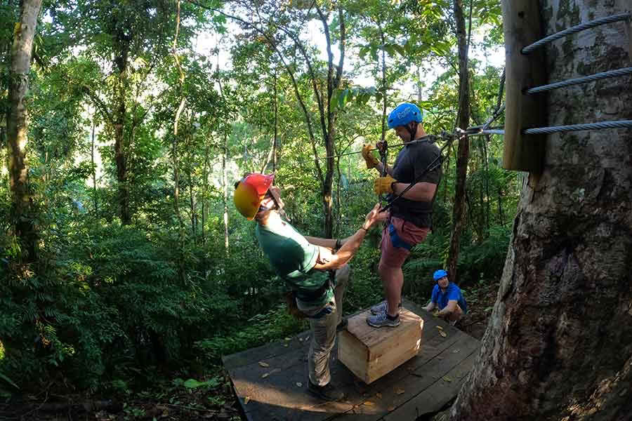 Tirolesa en el río Pacuare
