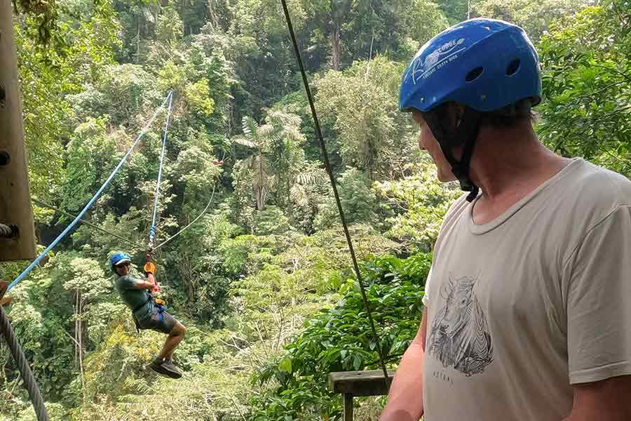 Tirolesa en el río Pacuare
