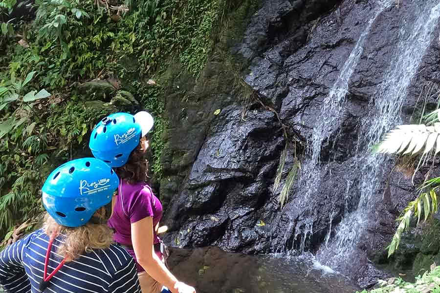Tirolesa en el río Pacuare