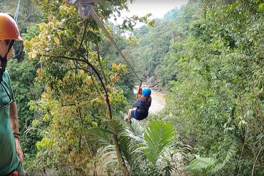 Tirolesa en el río Pacuare