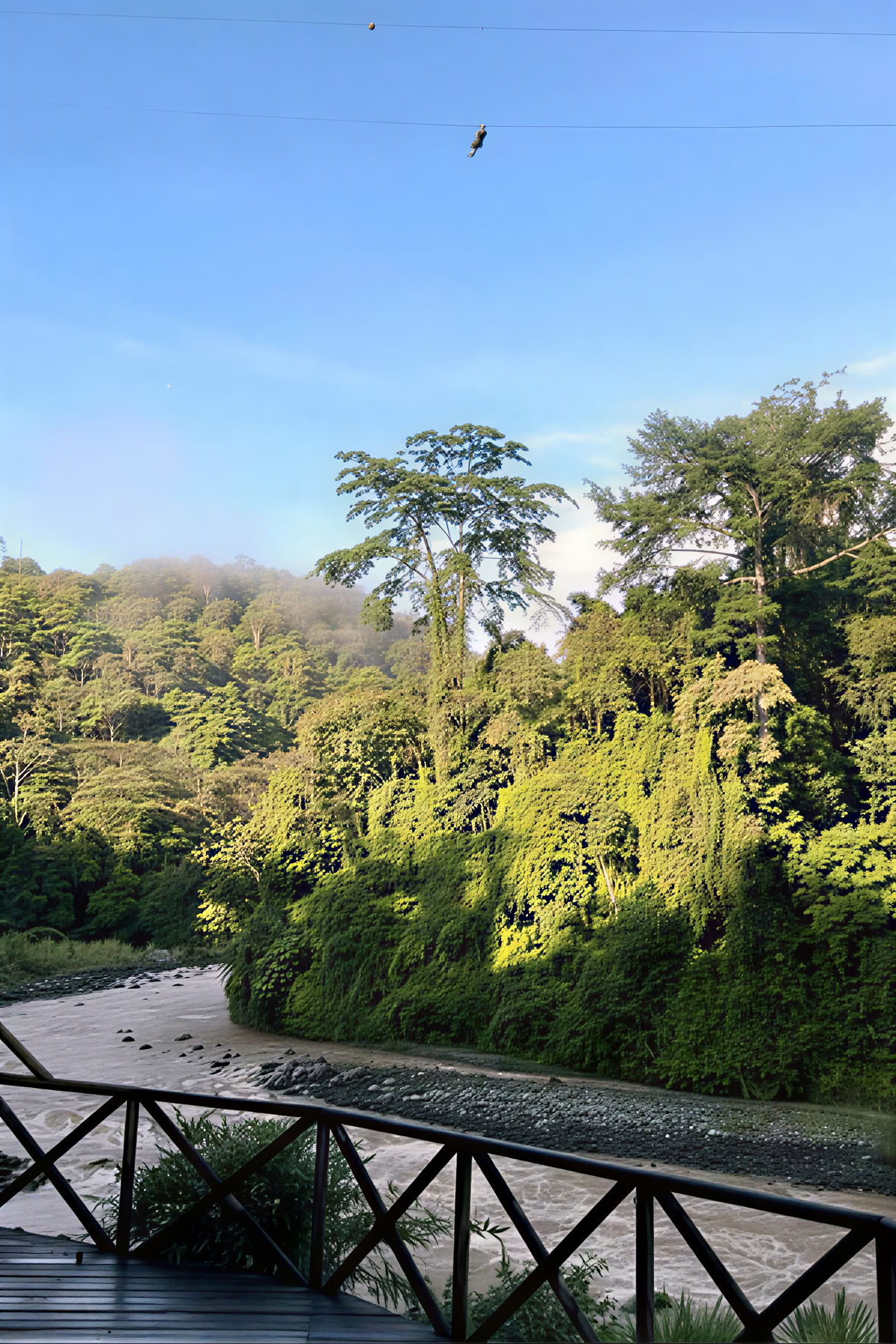 Tirolesa en el río Pacuare