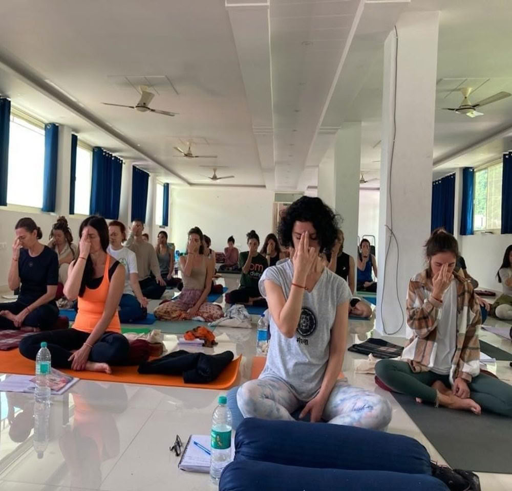 Formación de profesores de yoga de 100 horas
