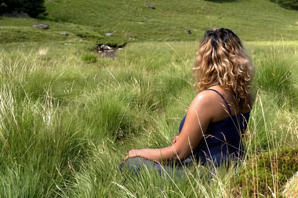 yoga, movimiento encarnado y meditación