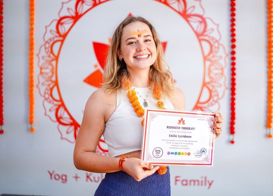 Certificación de YTTC de 200 horas + Yoga Prenatal