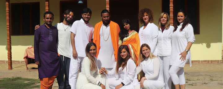 Formación de Profesores de Meditación de 300 Horas en Rishikesh