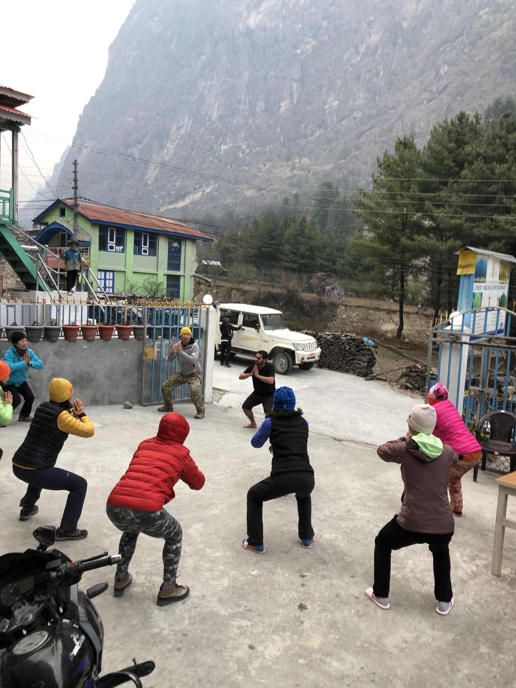 Clase de hatha yoga en Pokhara