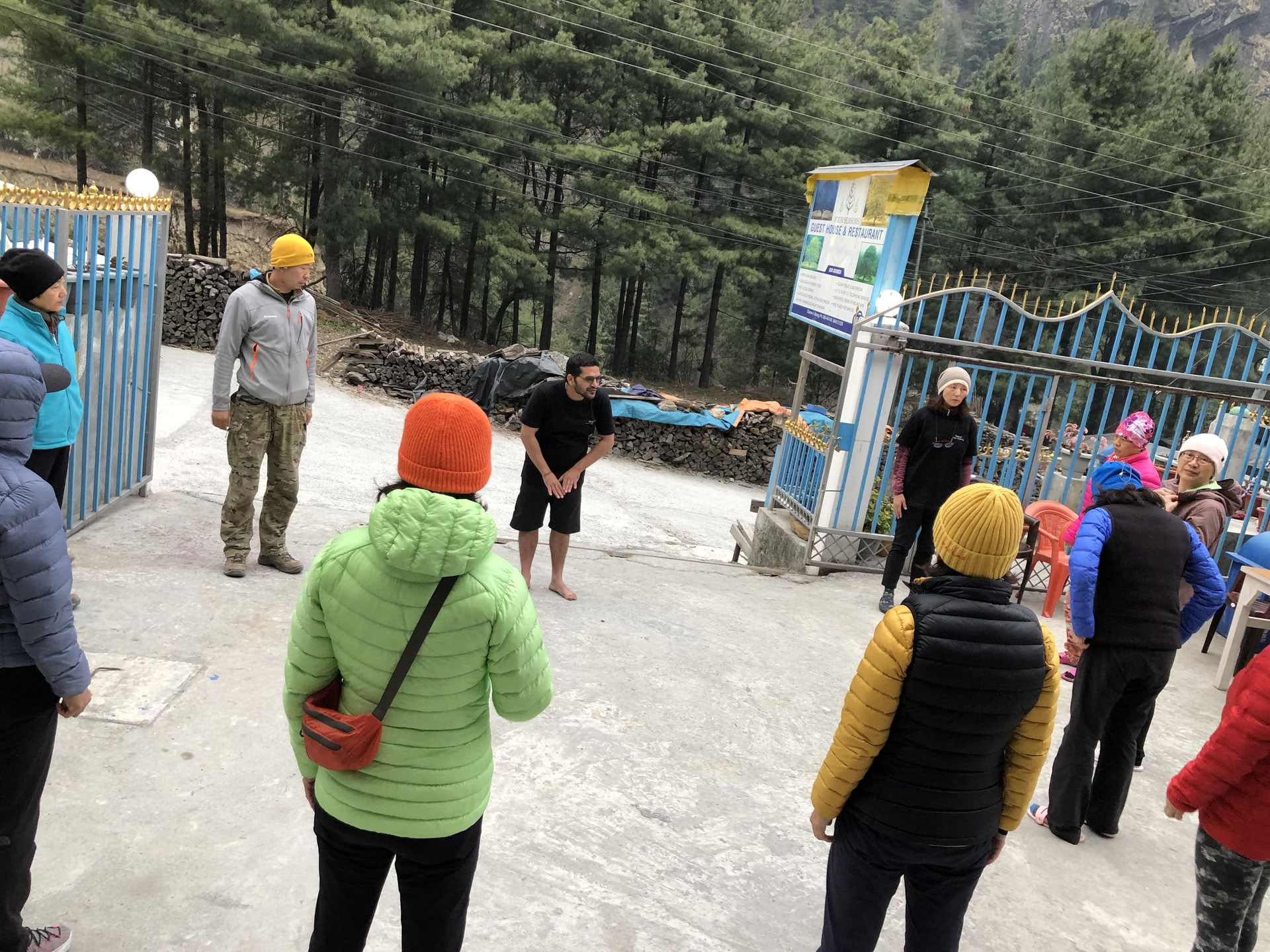 Clase de hatha yoga en Nepal