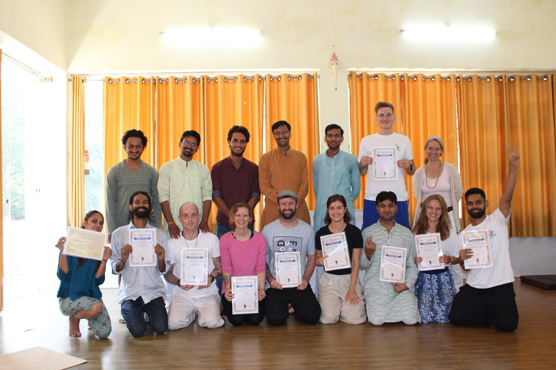 Curso de yoga para principiantes en Rishikesh, India