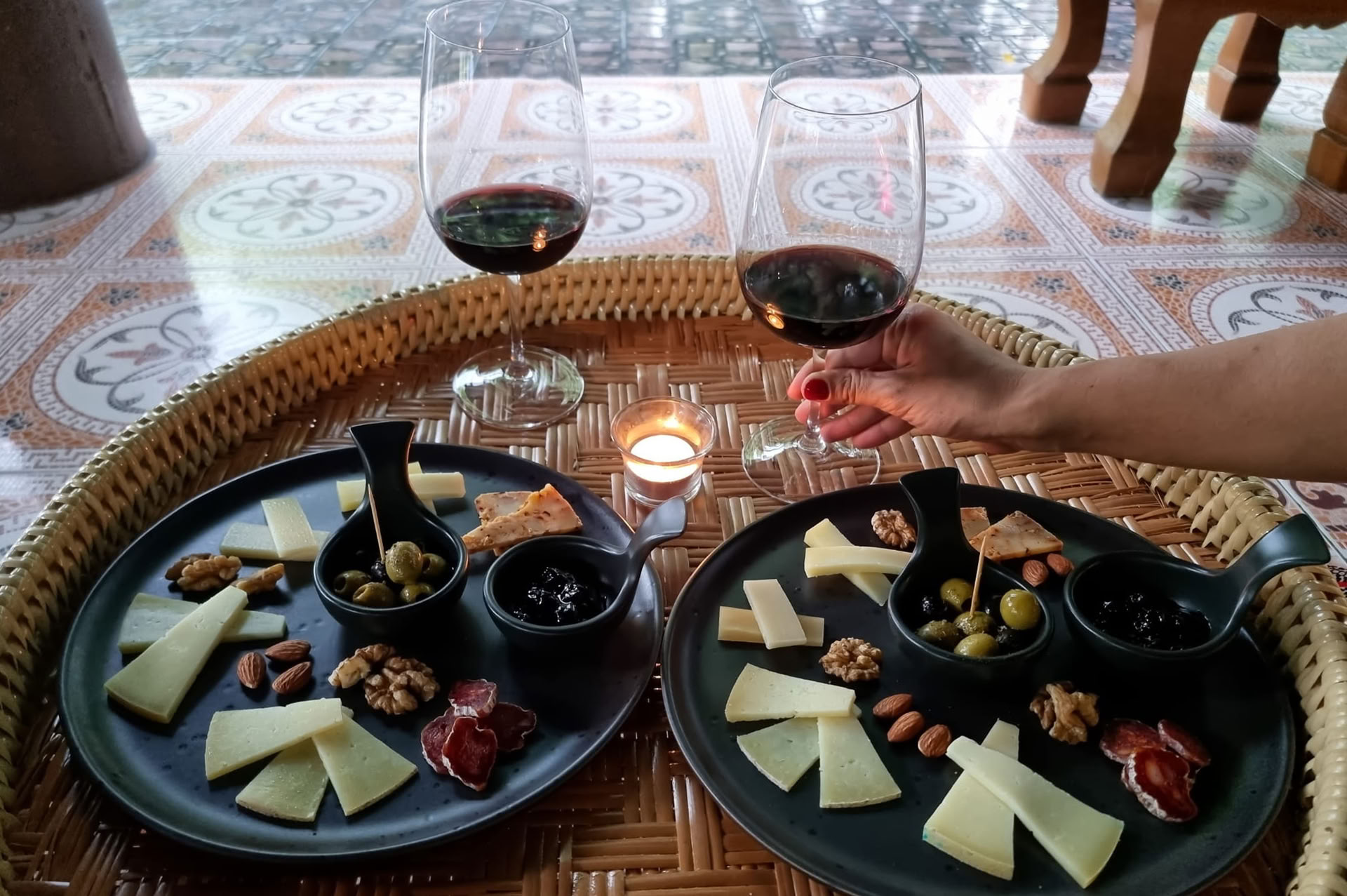 Un brindis por el bienestar – yoga y vino