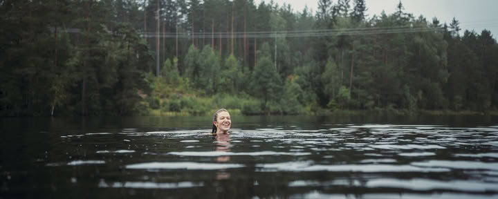 Retiro de yoga del solsticio de verano en la Suecia salvaje: descansa y reconéctate con tu lado más salvaje en el bosque sueco