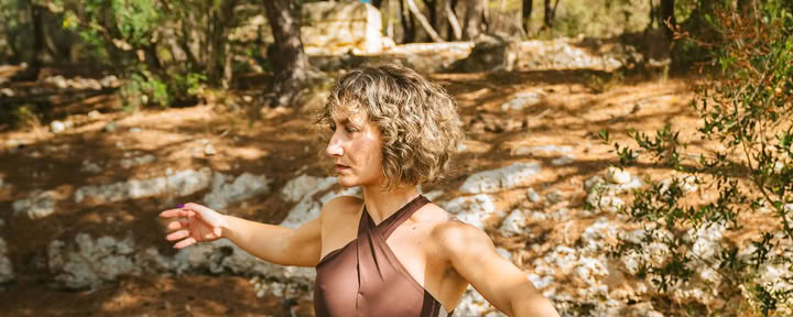 Yoga de elevarse y fluir