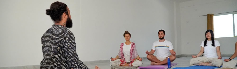 Formación de profesores de yoga de 100 horas en Rishikesh