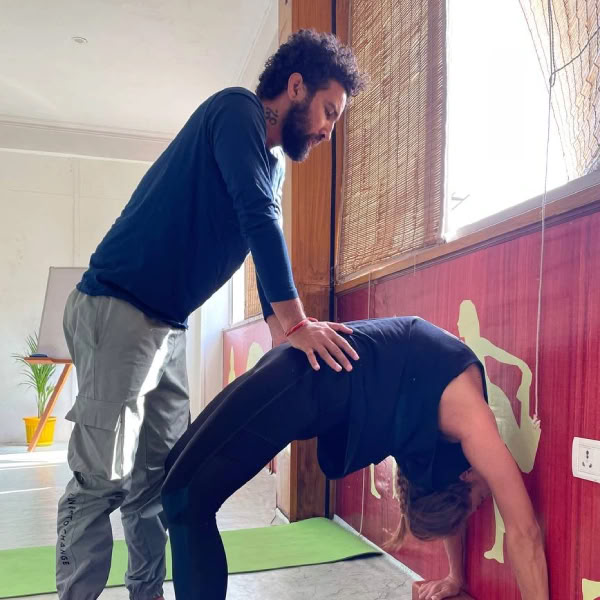 Formación de profesores de yoga de 100 horas en Rishikesh