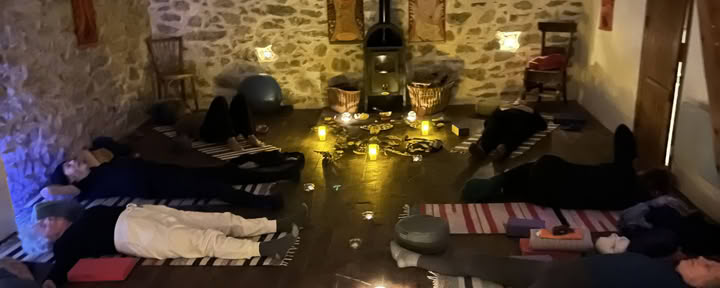 Clase de yoga presencial (jueves por la tarde)