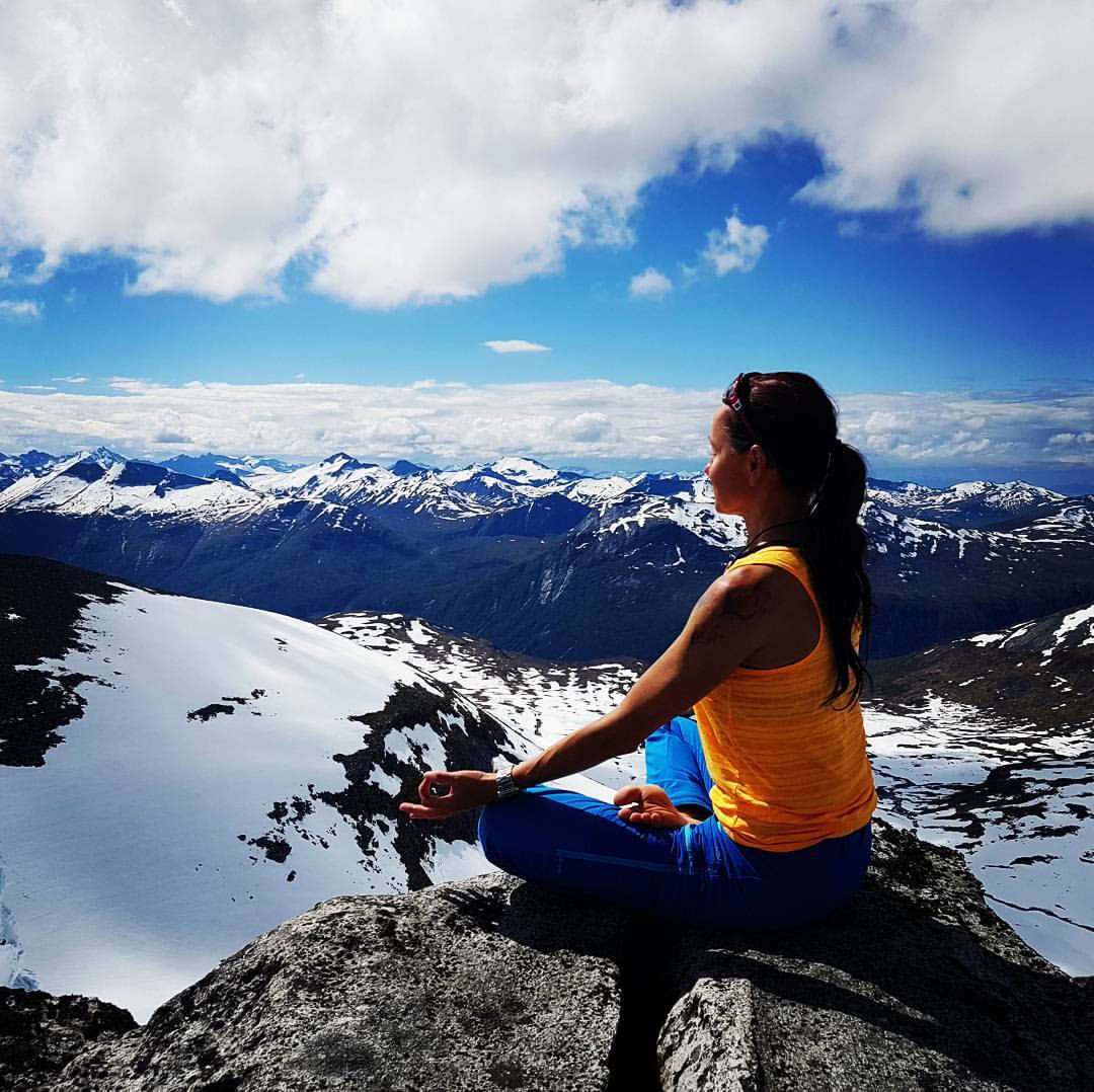 Retiro de yoga y senderismo en Noruega – 06.08.2027 mixto