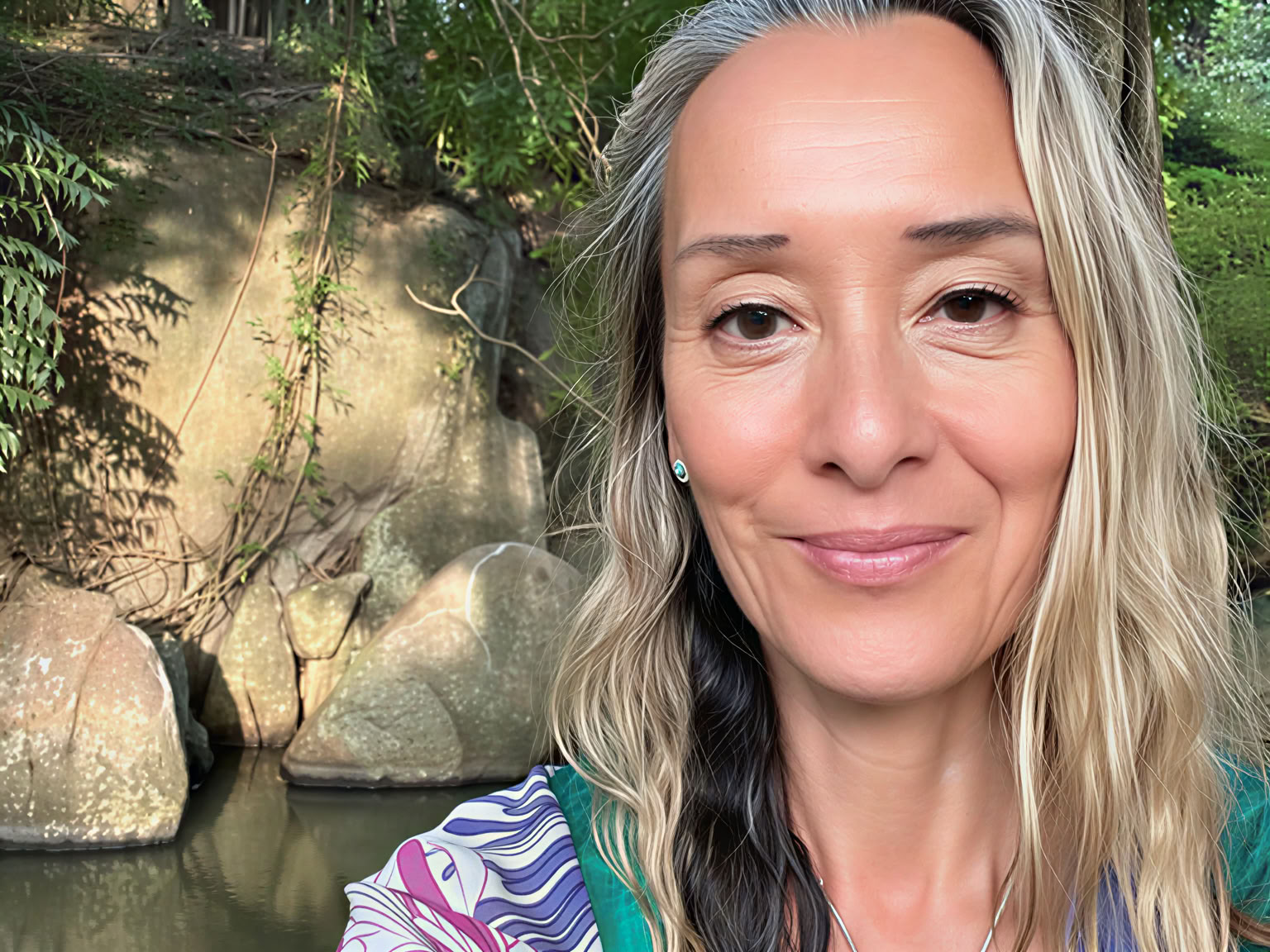 Florentina Lam-Clark - Yoga rejuvenador y sanación con sonido