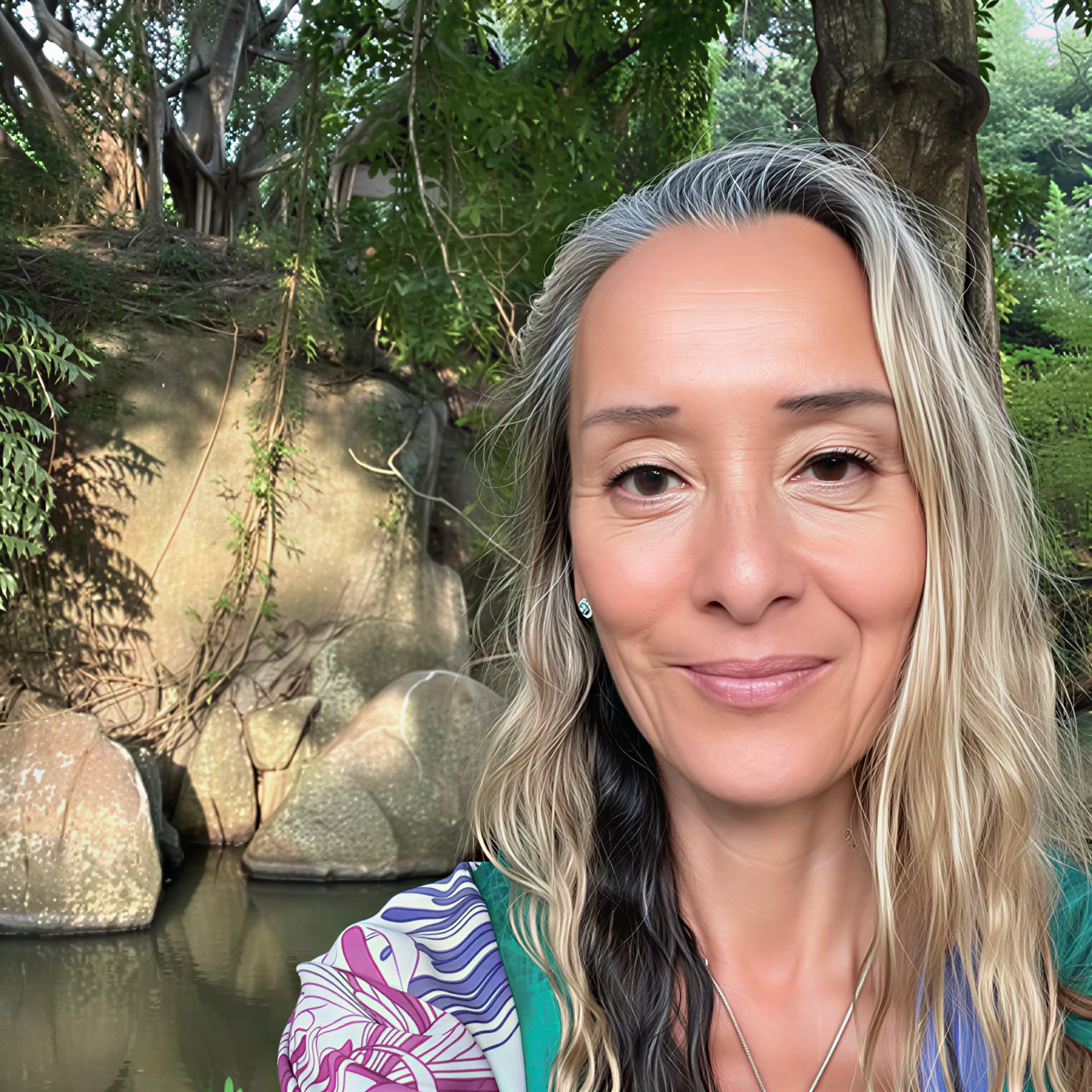 Florentina Lam-Clark - Yoga rejuvenador y sanación con sonido