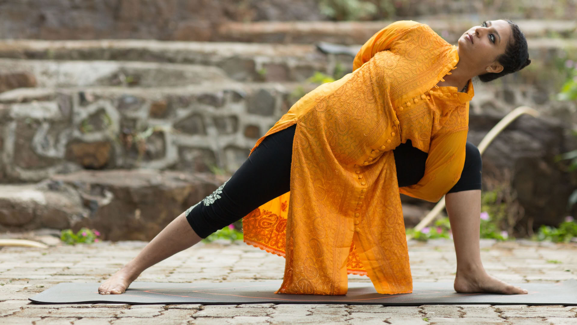 Samanta Duggal - Hatha Yoga Tradicional y Liberación del Estrés