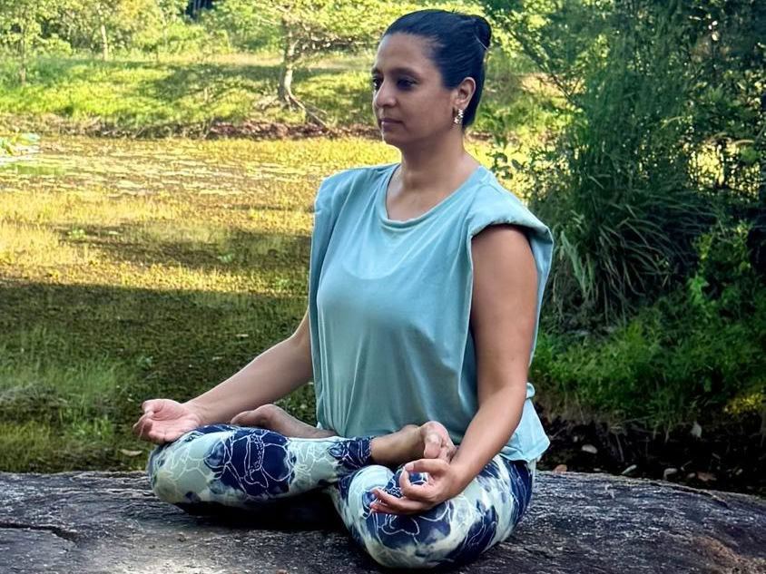 Samanta Duggal - Hatha Yoga Tradicional y Liberación del Estrés