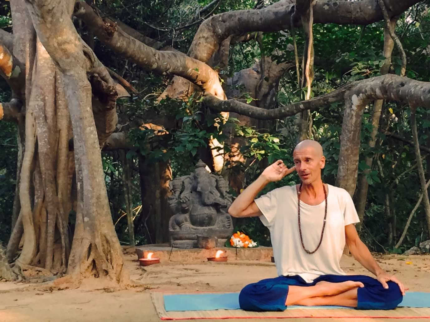 James de Maria - Flujo de Yoga Consciente
