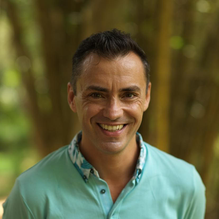 James de Maria - Flujo de Yoga Consciente
