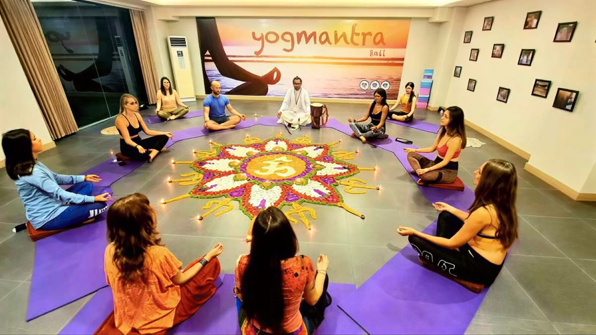 200 horas de TTC de yoga en Bali con visa de negocios gratuita