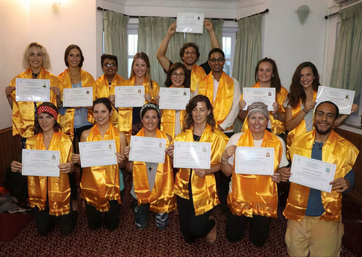 Curso de formación de profesores de yoga para niños de 100 horas