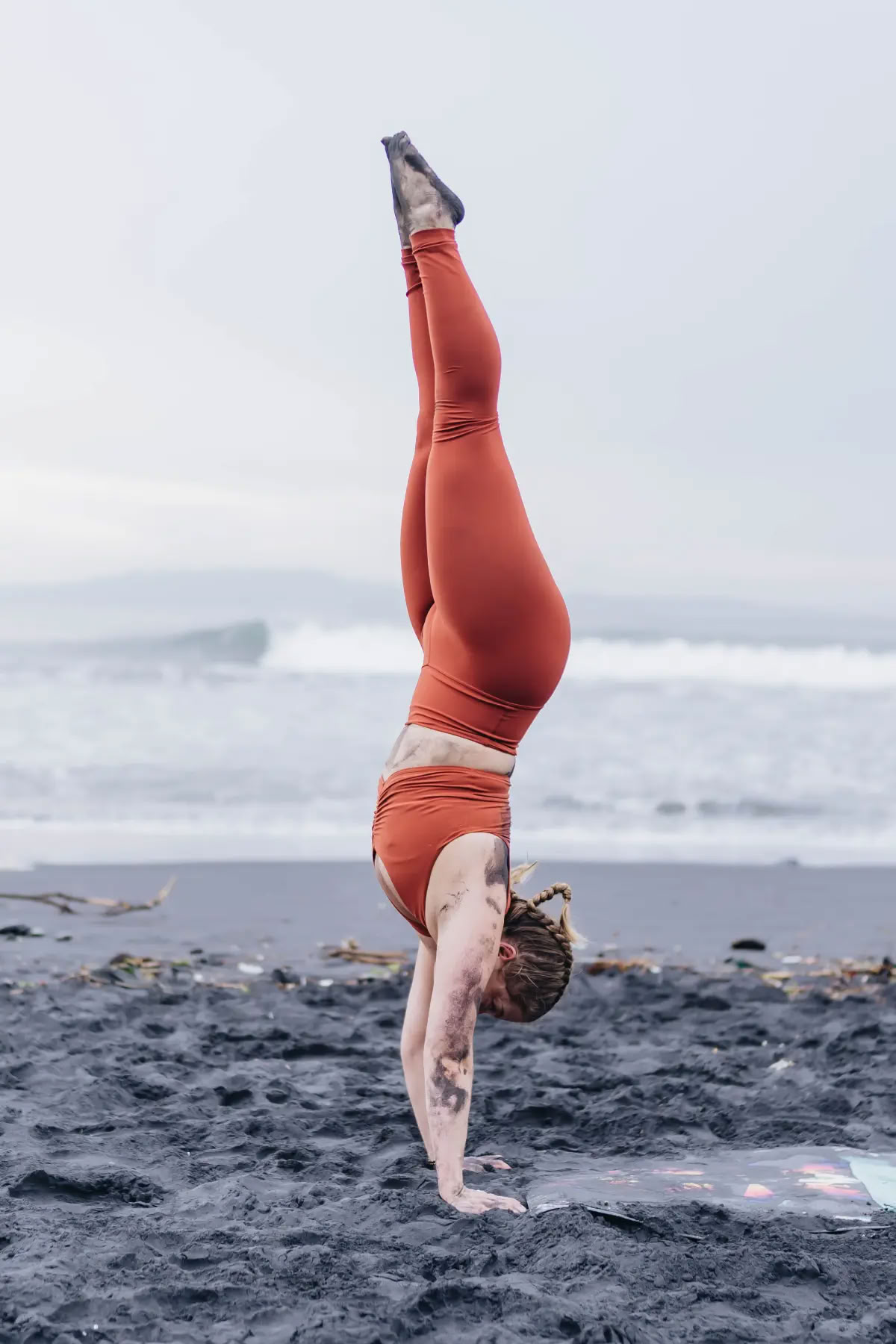 Curso Avanzado de Formación de Profesores de Yoga de 300 Horas – del 1 de junio al 25 de junio de 2026