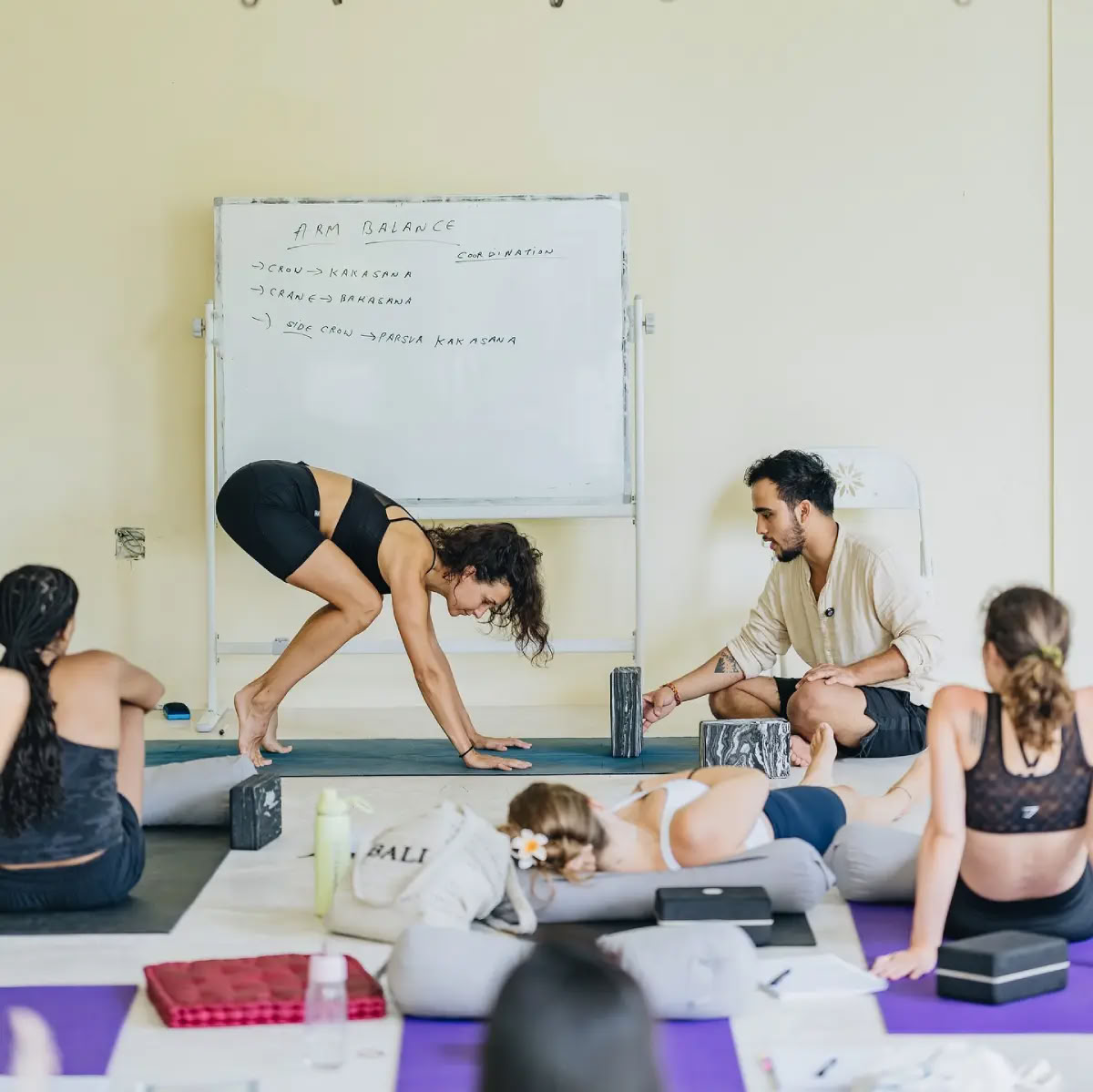 Curso Avanzado de Formación de Profesores de Yoga de 300 Horas – del 1 de junio al 25 de junio de 2026