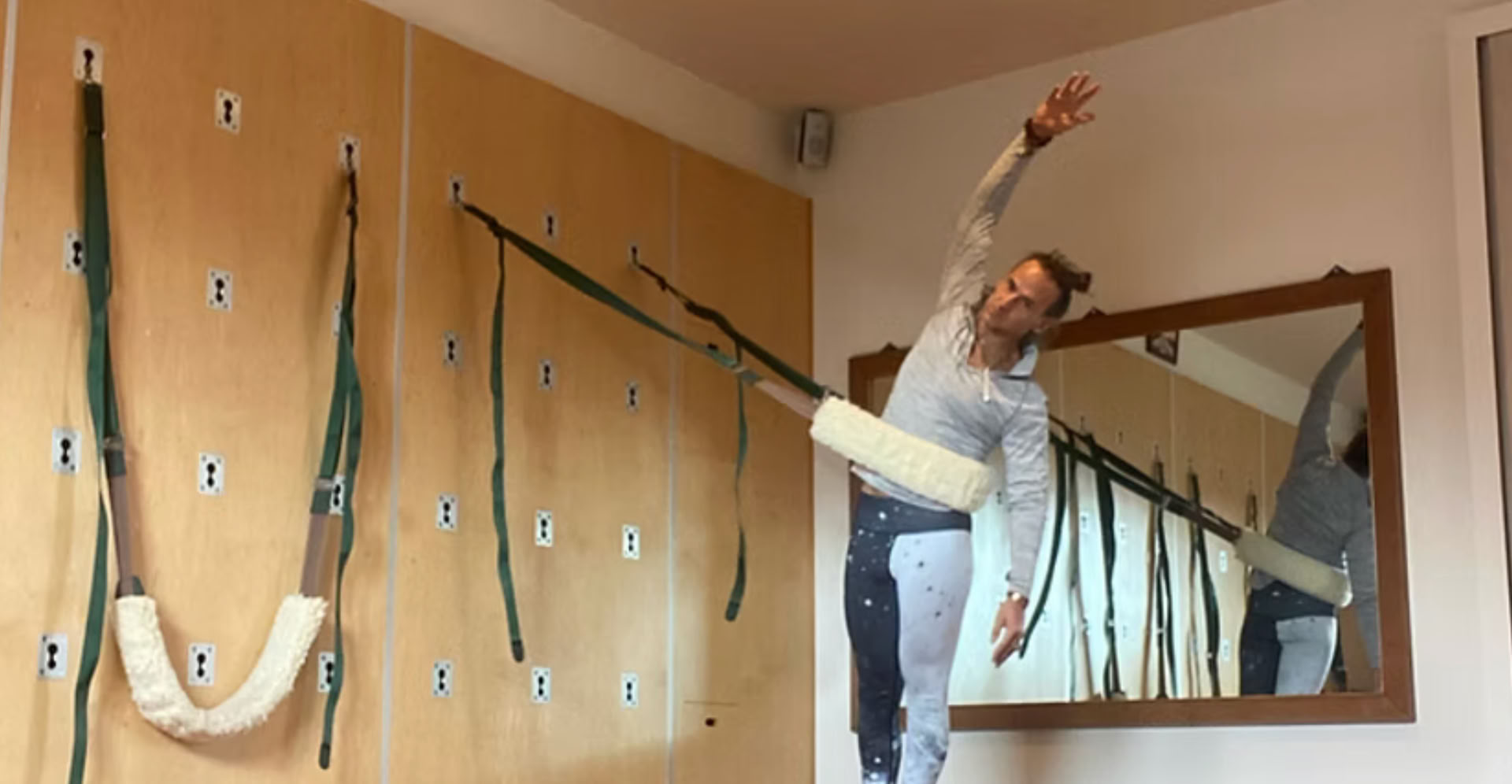 Yoga en pared y terapia de suspensión
