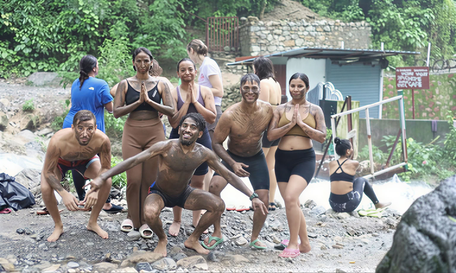 Formación de profesores de yoga aéreo en Rishikesh, India