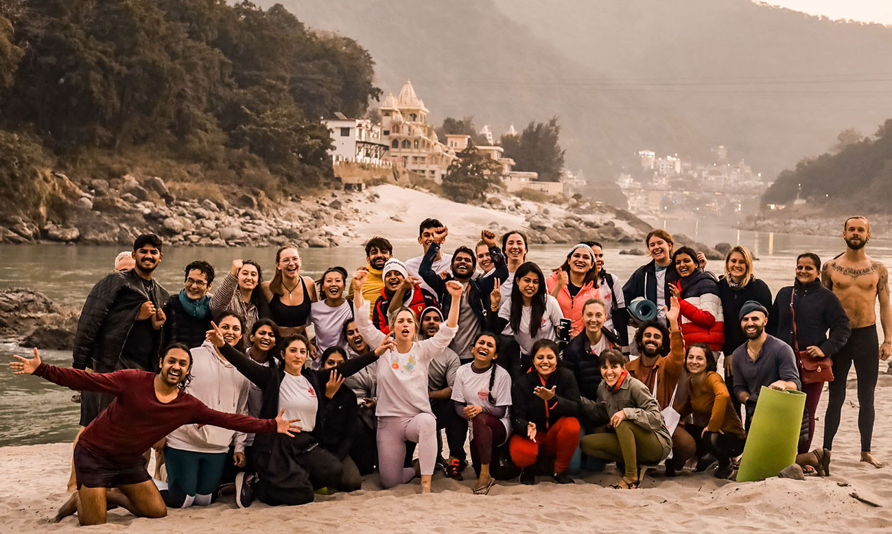 Formación de profesores de yoga aéreo en Rishikesh, India