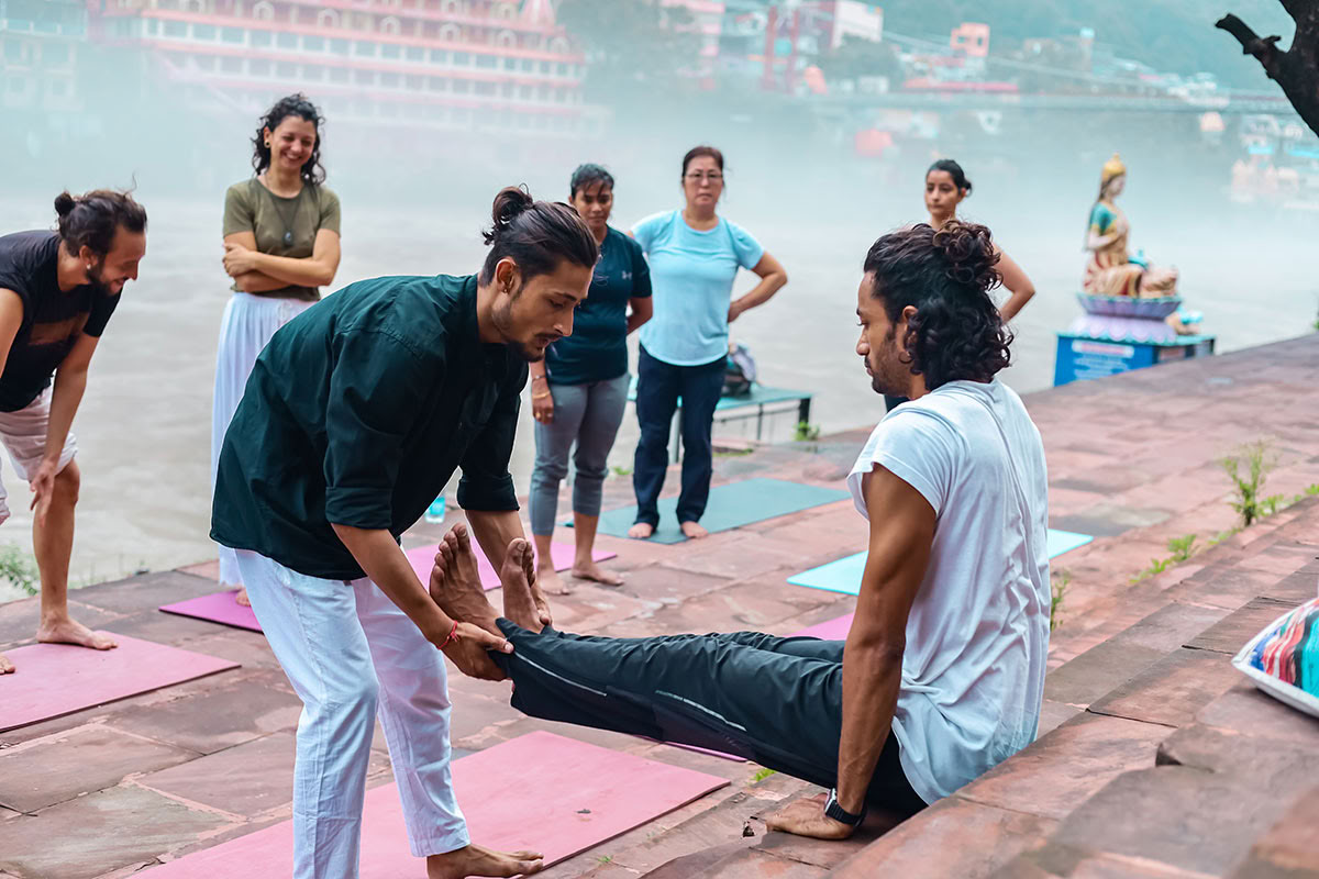 Formación de profesores de yoga aéreo en Rishikesh, India