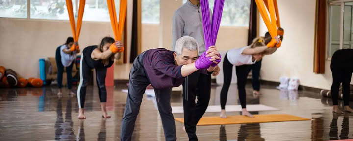 Formación de profesores de yoga aéreo en Rishikesh, India