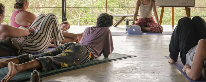 Formación de profesores de yoga y ayurveda YogiBeYoga de junio de 2025