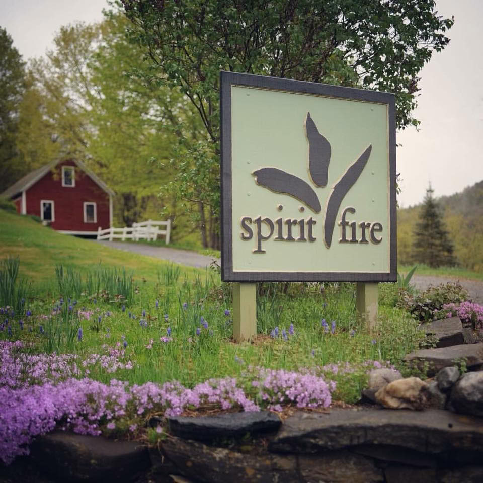 ¡Yoga de viernes para grupos pequeños!