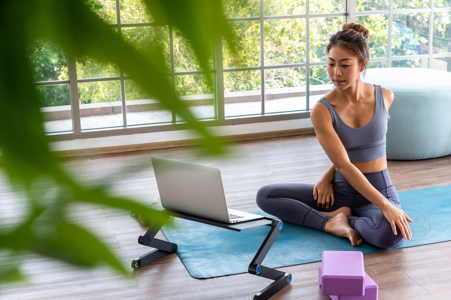 Curso híbrido de formación de profesores de yoga Vinyasa Flow de 300 horas