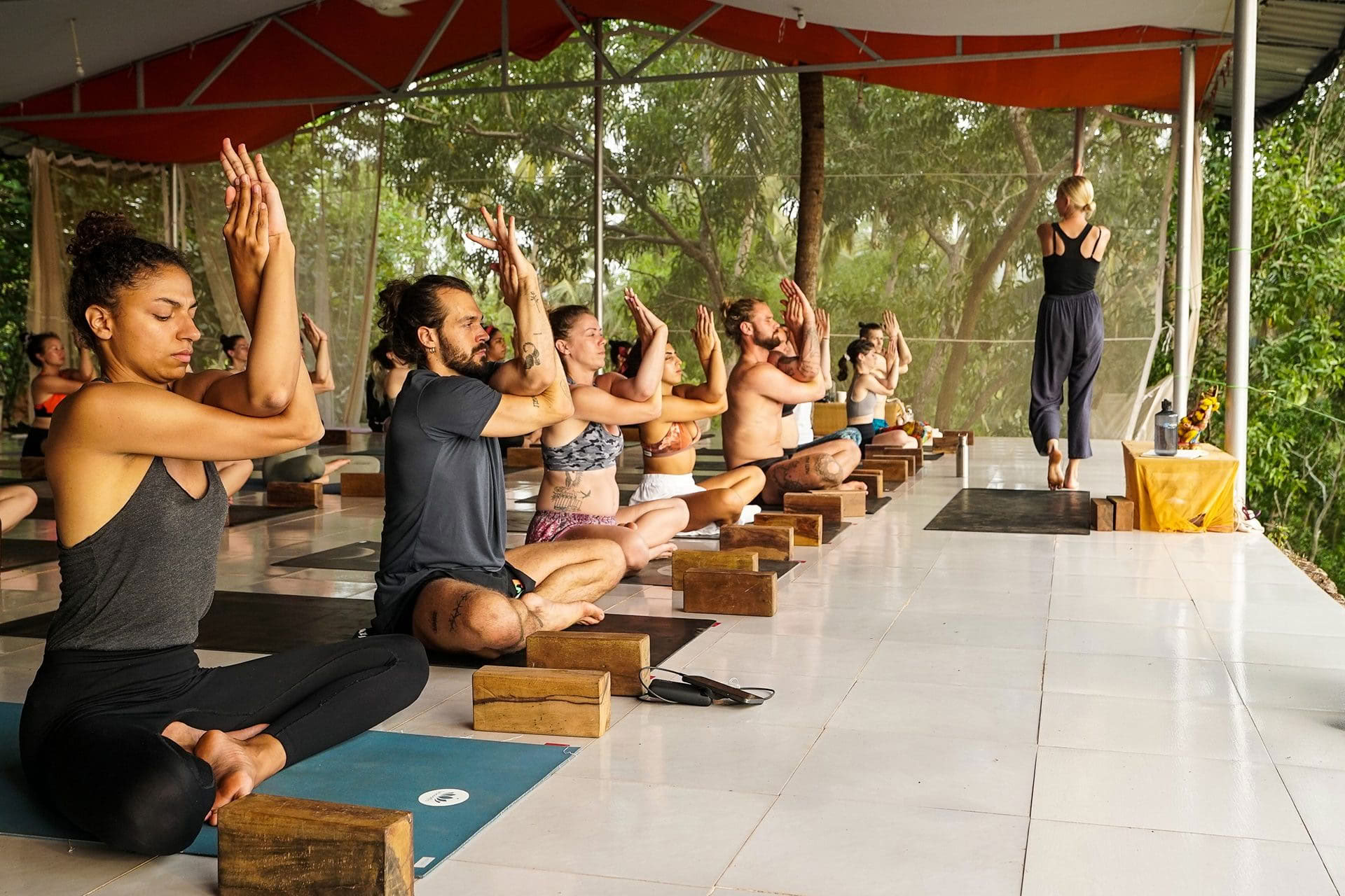 Formación de profesores de yoga Hatha Vinyasa de 200 horas – 25 de abril - 20 de mayo