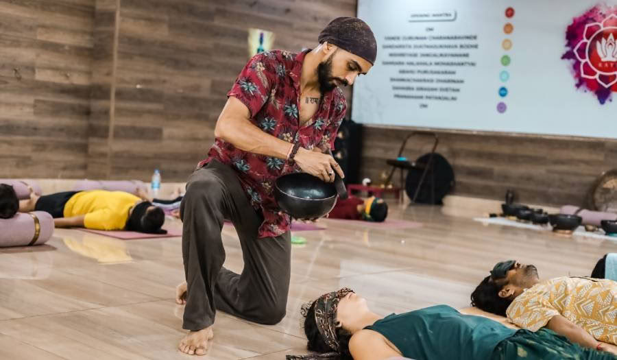 Curso de formación de profesores en sanación con sonido de 100 horas en Rishikesh