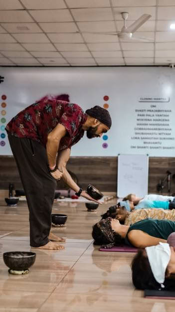 Curso de formación de profesores en sanación con sonido de 100 horas en Rishikesh