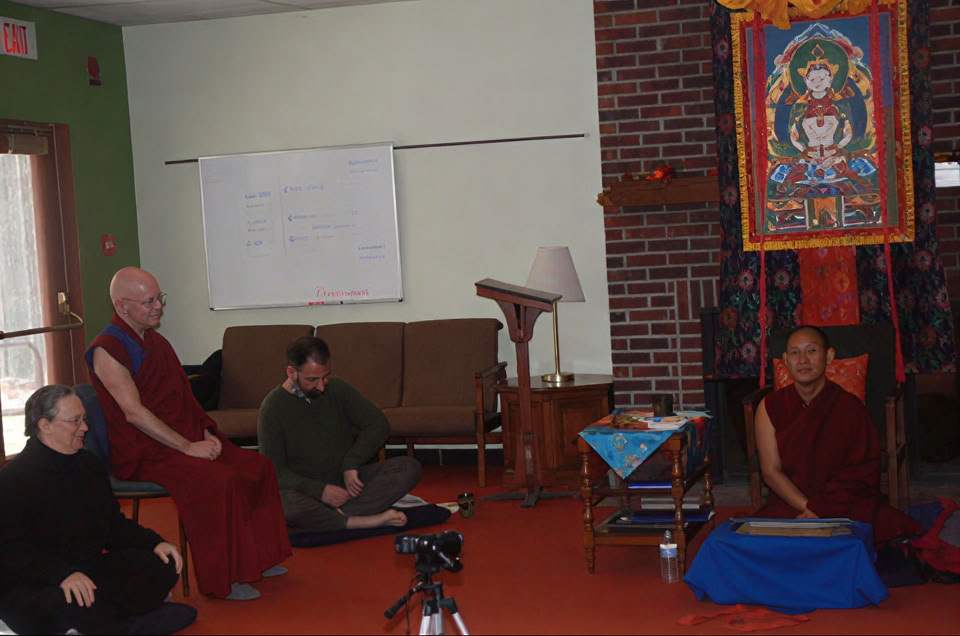 Ngondro (6:00 p. m.) y meditación silenciosa (6:30 p. m.)