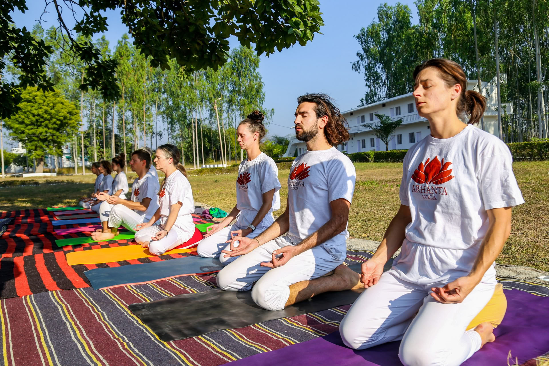 Crea una base sólida: Certificación de yoga de 200 horas en la India, 2026